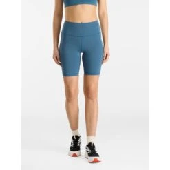 Arc'teryx Women's Essent High-Rise Short 8" 9 Arc'teryx Women's Essent High-Rise Short 8" -Skiutstyrsbutikk arc teryx women s essent high rise short 8 serene 2